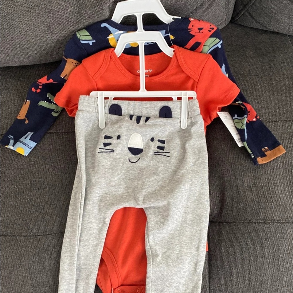 Carter’s 3 piece outfits 12m
